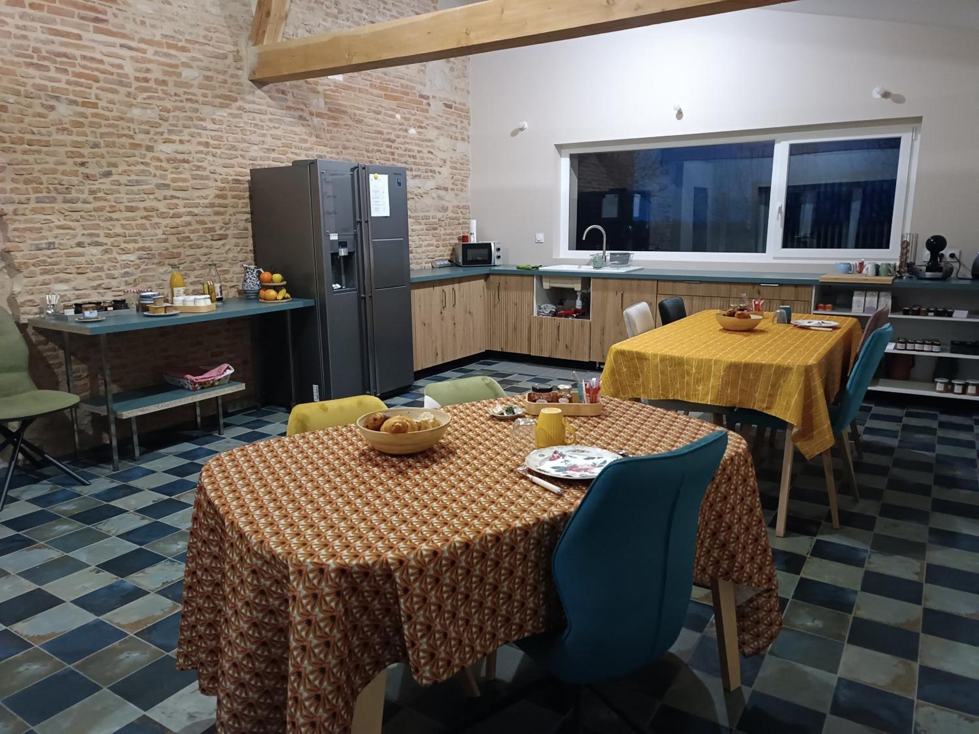Le Jardin Des Cedres Hotell Lavaur  Eksteriør bilde