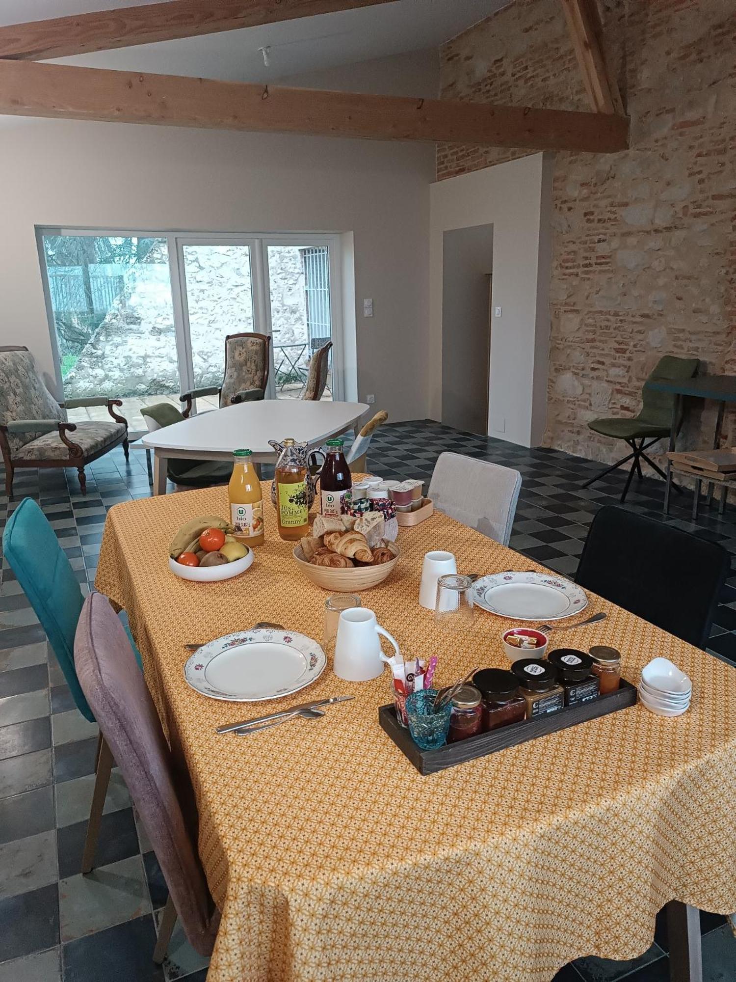 Le Jardin Des Cedres Hotell Lavaur  Eksteriør bilde